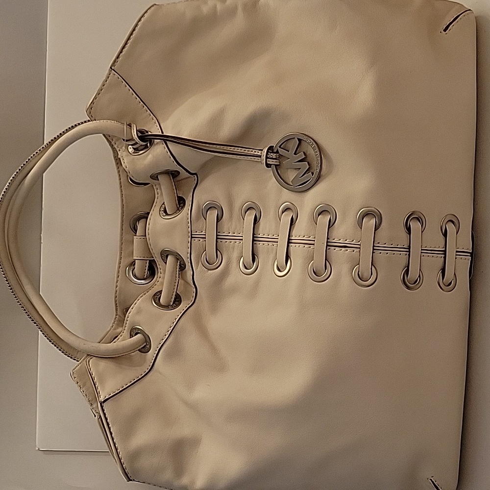 Michael Kors Cream Pebbled leather satchel handbag.